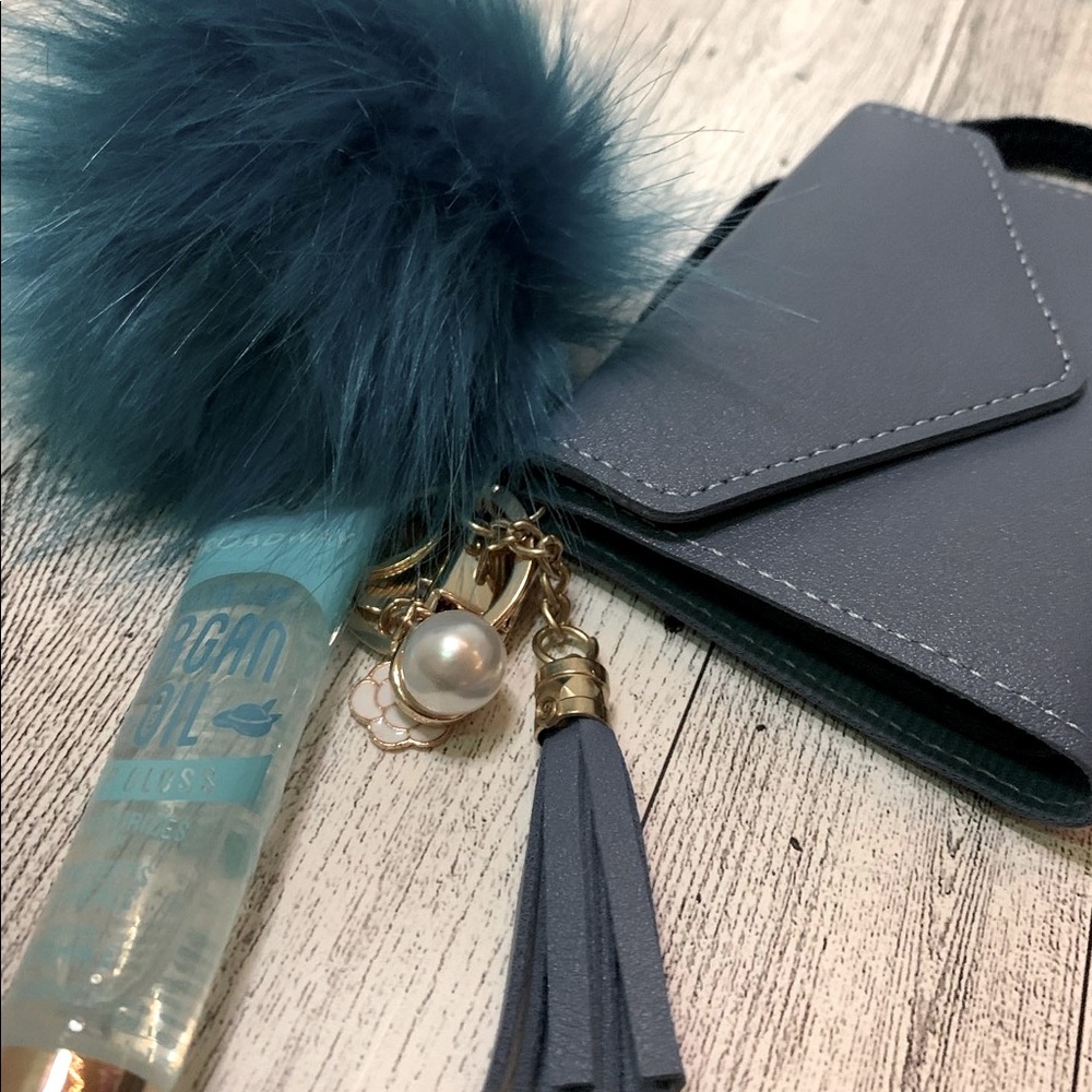 Dark blue keychain wallet with Broadway argan oil